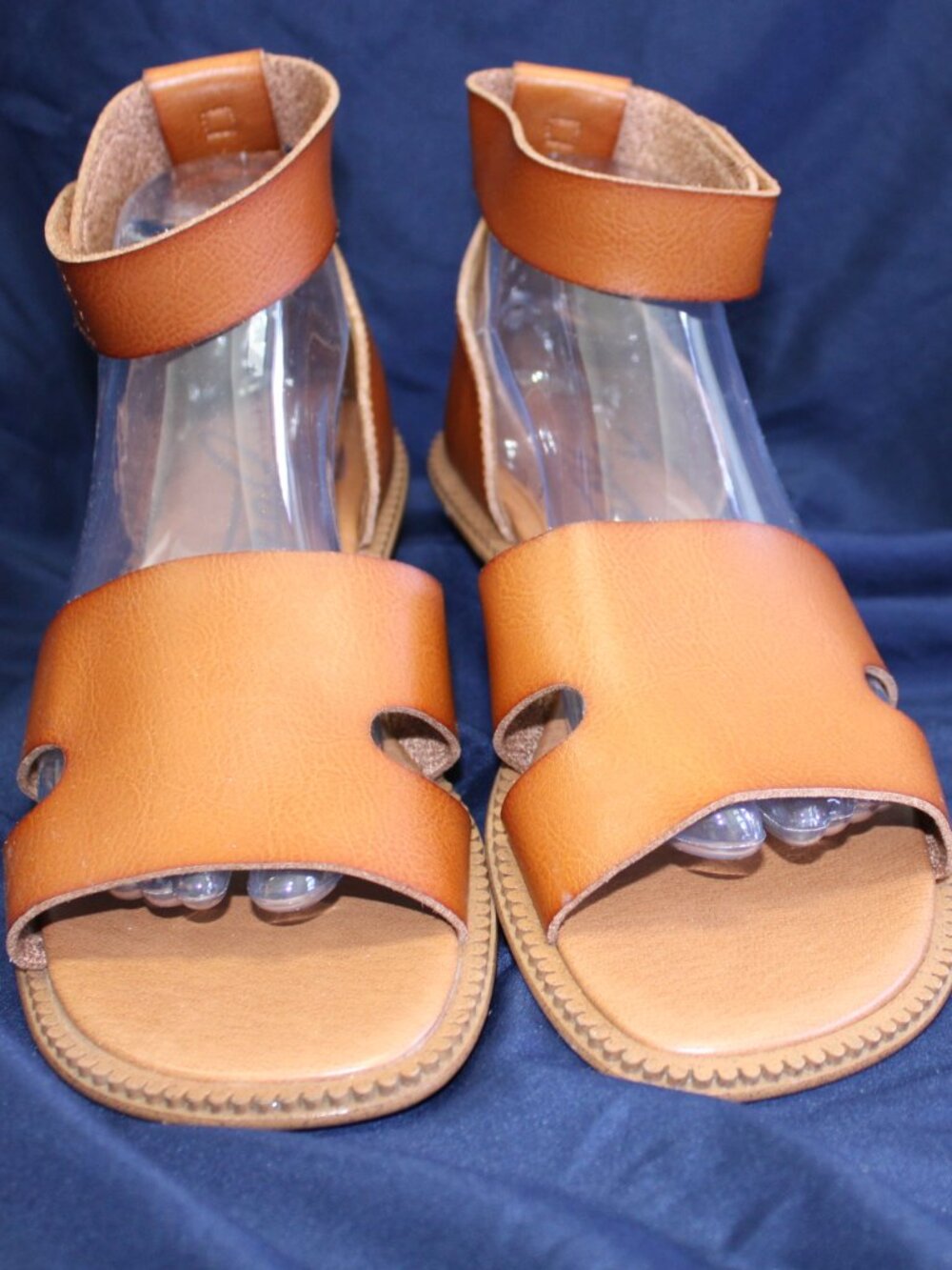 New size 8 1/2 Zodiac Women's Fran Sandals,